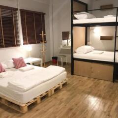 Grandpa's Hostel Bangkok Бангкок сейф в номере