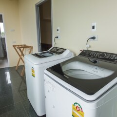 Отель Feung Nakorn Balcony Rooms And Cafe Бангкок в номере