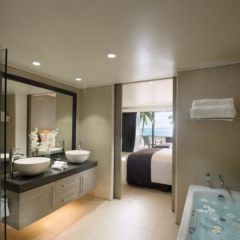 DoubleTree Resort by Hilton Hotel Fiji - Sonaisali Island ванная фото 2