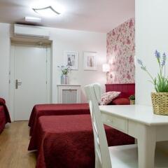 Отель Hostal Matheu