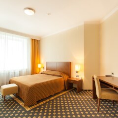 Гостиница Московская горка by USTA Hotels в Екатеринбурге 10 отзывов об отеле, цены и фото номеров - забронировать гостиницу Московская горка by USTA Hotels онлайн Екатеринбург комната для гостей фото 2
