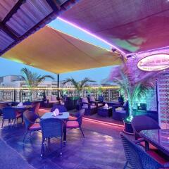 Отель Palm Beach Hotel ОАЭ, Дубай - отзывы, цены и фото номеров - забронировать отель Palm Beach Hotel онлайн бассейн