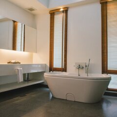 Отель Pranaluxe Pool Villa Holiday Home ванная фото 2