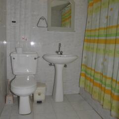 DebbieXenia Hotel Apartments ванная фото 3