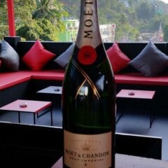 Sharaya Patong Hotel фитнесс-зал