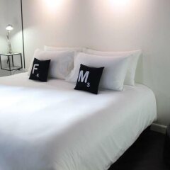 Blu Monkey Hub and Hotel Phuket Пхукет сейф в номере