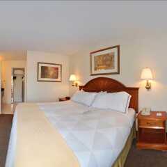 Отель Clarion Inn & Suites Clearwater комната для гостей