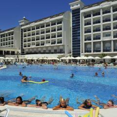 Lake & River Side Hotel & Spa фитнесс-зал