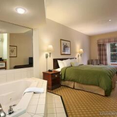 Отель Country Inn & Suites Columbus Airport-East спа