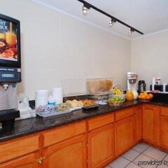 Отель Rodeway Inn Convention Center США, Лос-Анджелес - отзывы, цены и фото номеров - забронировать отель Rodeway Inn Convention Center онлайн питание