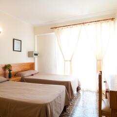 Отель Hostal Montesol комната для гостей фото 2