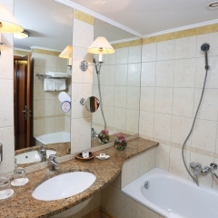 Отель Danubius Health Spa Resort Margitsziget ванная фото 2