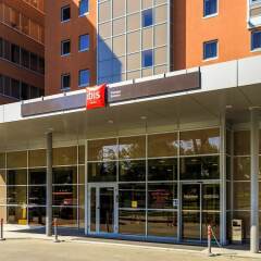 Гостиница IBIS Самара вид на фасад