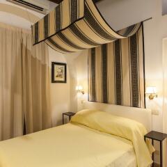 Отель Rental In Rome Teatro Pace сейф в номере