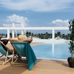 Отель Ducassi Suites Rooftop Pool Beach Club & Spa бассейн