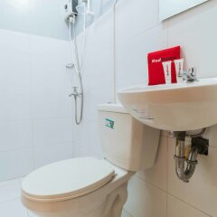 Отель RedDoorz near NAIA Terminal 1 Филиппины, Пасай - отзывы, цены и фото номеров - забронировать отель RedDoorz near NAIA Terminal 1 онлайн ванная