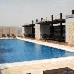Отель Tulip Inn Sharjah бассейн фото 2