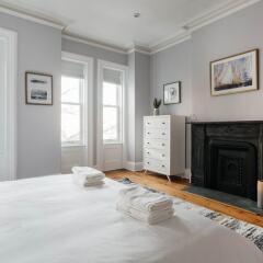 Отель 6 Bedroom Townhome Minutes from NYC США, Джерси - отзывы, цены и фото номеров - забронировать отель 6 Bedroom Townhome Minutes from NYC онлайн комната для гостей фото 3