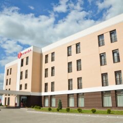 Львов Рамада Отель парковка