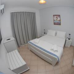 Hotel MS Саранда комната для гостей