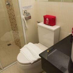 The Aim Sathorn Hotel Бангкок ванная