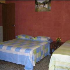 Отель Guesthouse Dos Molinos Гондурас, Сан-Педро-Сула - отзывы, цены и фото номеров - забронировать отель Guesthouse Dos Molinos онлайн комната для гостей