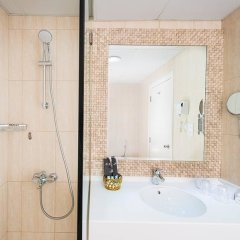 Отель Al Falaj Hotel Оман, Маскат - отзывы, цены и фото номеров - забронировать отель Al Falaj Hotel онлайн ванная фото 2