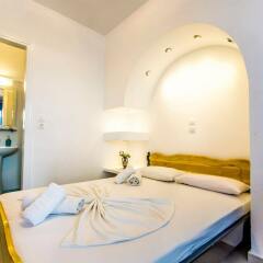 Отель Honeymoon Beach Hotel Греция, Остров Санторини - отзывы, цены и фото номеров - забронировать отель Honeymoon Beach Hotel онлайн сейф в номере