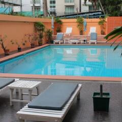 Отель Queen Pattaya Hotel Таиланд, Паттайя - отзывы, цены и фото номеров - забронировать отель Queen Pattaya Hotel онлайн бассейн фото 2