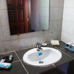 Orchid Hotel in Yangon, Myanmar from 147$, photos, reviews - zenhotels.com bathroom
