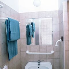 Отель Dizzy Daisy Hostel Чехия, Прага - отзывы, цены и фото номеров - забронировать отель Dizzy Daisy Hostel онлайн ванная фото 2
