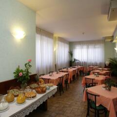 Astor Hotel питание