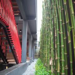 CLOUD on Saladaeng Silom Hostel Bangkok спортивное сооружение
