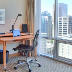 Отель Delta Hotels by Marriott Vancouver Downtown Suites Канада, Ванкувер - отзывы, цены и фото номеров - забронировать отель Delta Hotels by Marriott Vancouver Downtown Suites онлайн удобства в номере фото 2
