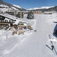 Отель Bünda Davos Швейцария, Давос - отзывы, цены и фото номеров - забронировать отель Bünda Davos онлайн спортивное сооружение