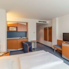 Отель Ramada by Wyndham Hannover Германия, Ганновер - отзывы, цены и фото номеров - забронировать отель Ramada by Wyndham Hannover онлайн комната для гостей фото 3