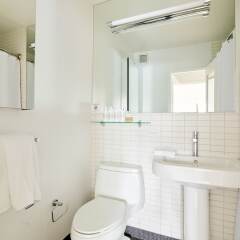 Отель Charming Midtown East Suites by Sonder ванная