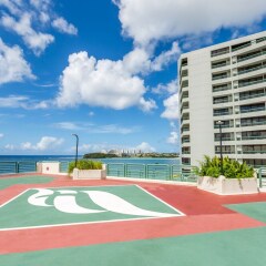 Отель Alupang Beach Tower спортивное сооружение