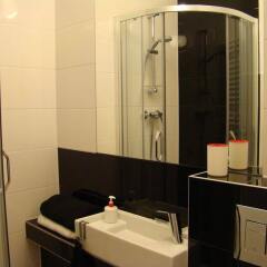 Отель St. Dorothys Hostel - Apartments Польша, Вроцлав - отзывы, цены и фото номеров - забронировать отель St. Dorothys Hostel - Apartments онлайн ванная фото 2