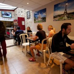 Отель Auberge Internationale des Jeunes гостиничный бар