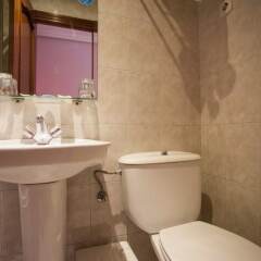Отель Hostal Bermejo ванная фото 2