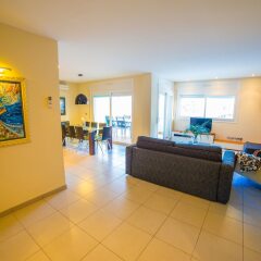Отель Agi Drugstore Apartments Испания, Курорт Росес - отзывы, цены и фото номеров - забронировать отель Agi Drugstore Apartments онлайн интерьер отеля