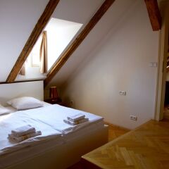 Апартаменты Three Golden Crowns Apartments Прага комната для гостей фото 2