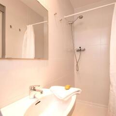 Апартаменты Apartments Gaudi Barcelona ванная