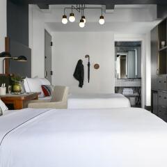 The Renwick Hotel New York City, Curio Collection by Hilton комната для гостей