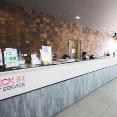 Отель Feung Nakorn Balcony Rooms And Cafe Бангкок интерьер отеля