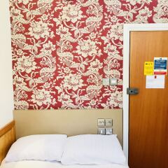 The Excelsior Hotel Лондон сейф в номере