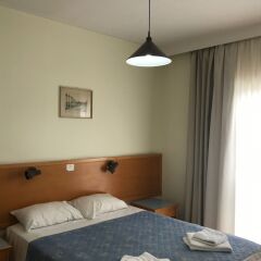 Daphne Hotel Apartments комната для гостей