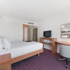 Отель Hampton By Hilton London Waterloo Лондон удобства в номере фото 2