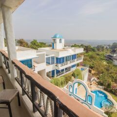 Отель OYO 11899 Home Greek Style 4BHK Penthouse Bambolim Гоа балкон